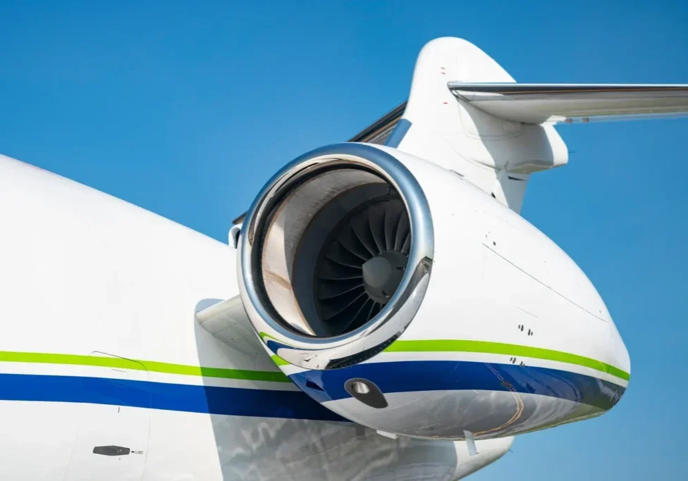 A close up of the engine on an airplane.